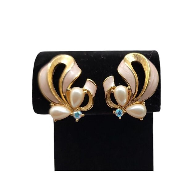 Trifari Pink Ribbon Clip On Earring 1990s Faux Pearl Aurora Borealis Rhinestone - Picture 13 of 15
